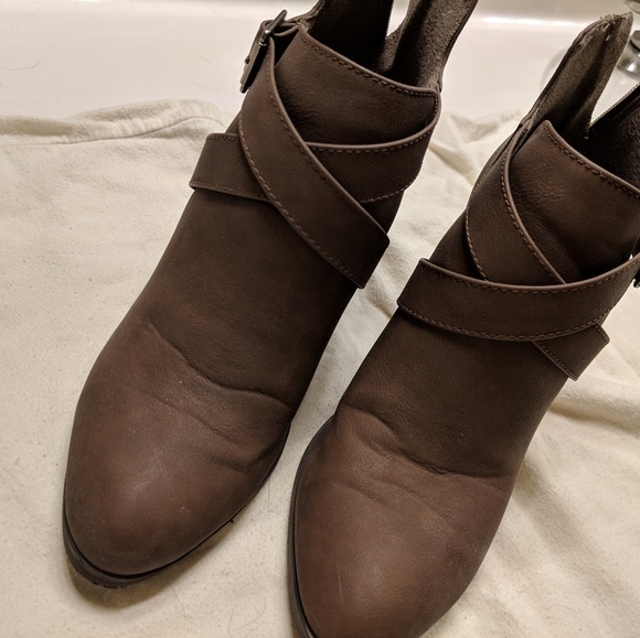 BOOTIES - Picture 2 of 4